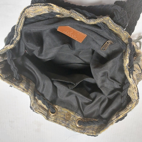 American & Beyond Shoulder Handbag - Picture 6 of 13